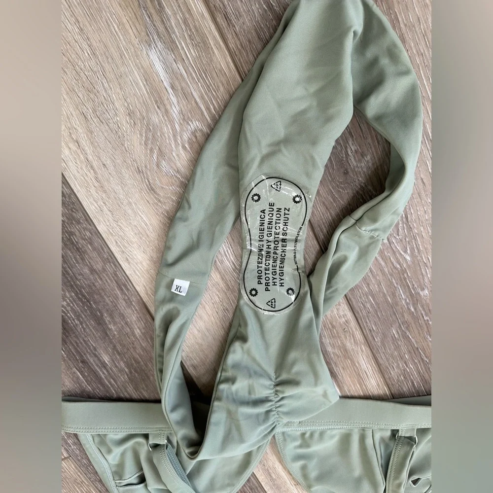 #4) 🏝️New Bikini set XL green